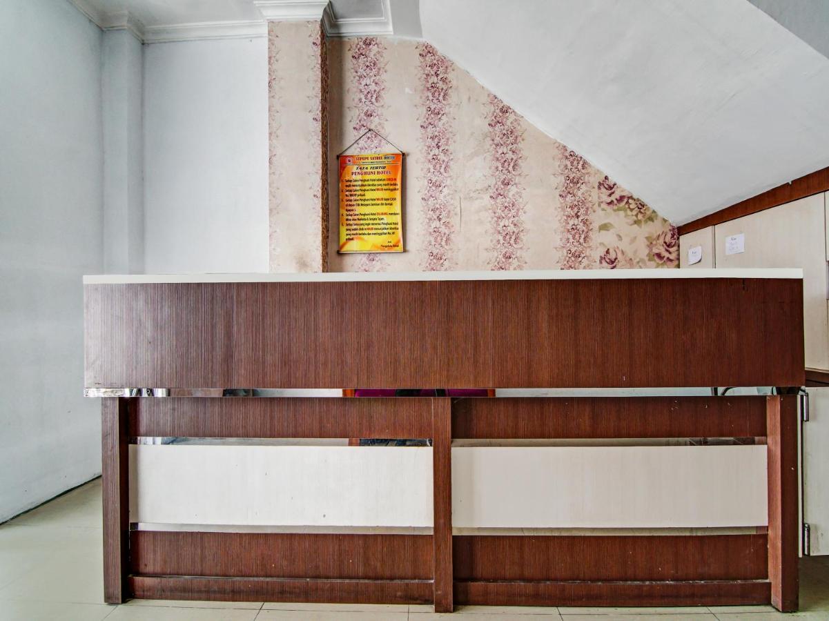 Oyo 90897 Hotel Sepupu Satria Pekanbaru Kültér fotó