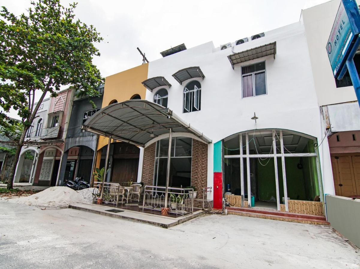 Oyo 90897 Hotel Sepupu Satria Pekanbaru Kültér fotó