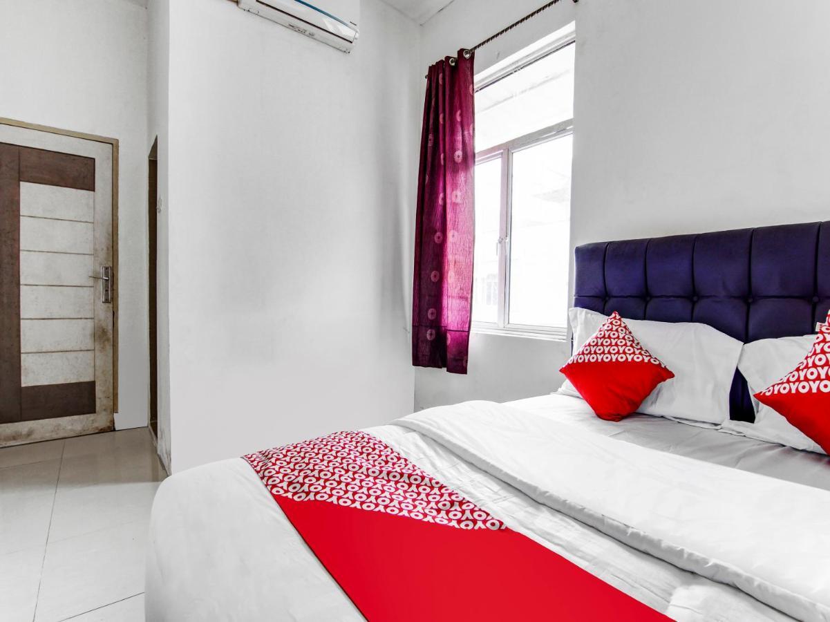 Oyo 90897 Hotel Sepupu Satria Pekanbaru Kültér fotó