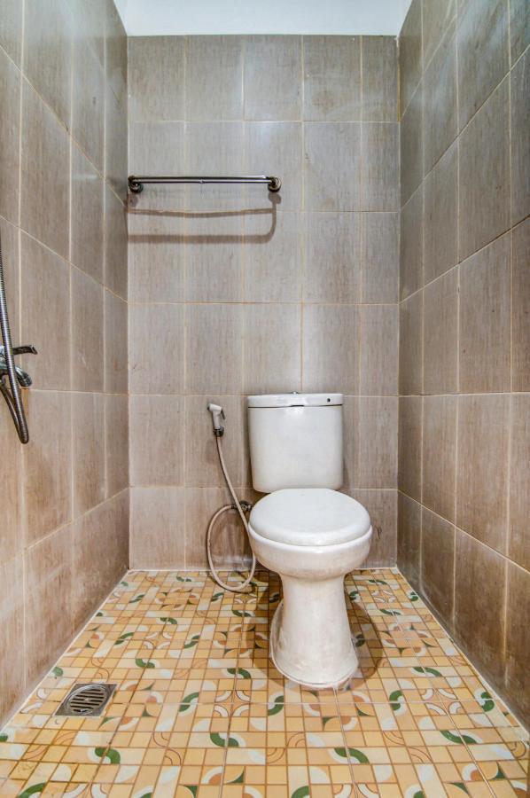 Oyo 90897 Hotel Sepupu Satria Pekanbaru Kültér fotó