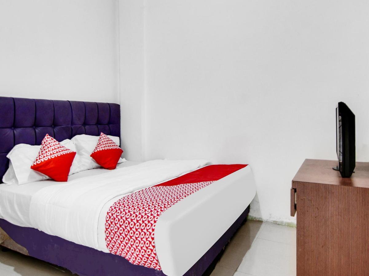 Oyo 90897 Hotel Sepupu Satria Pekanbaru Kültér fotó
