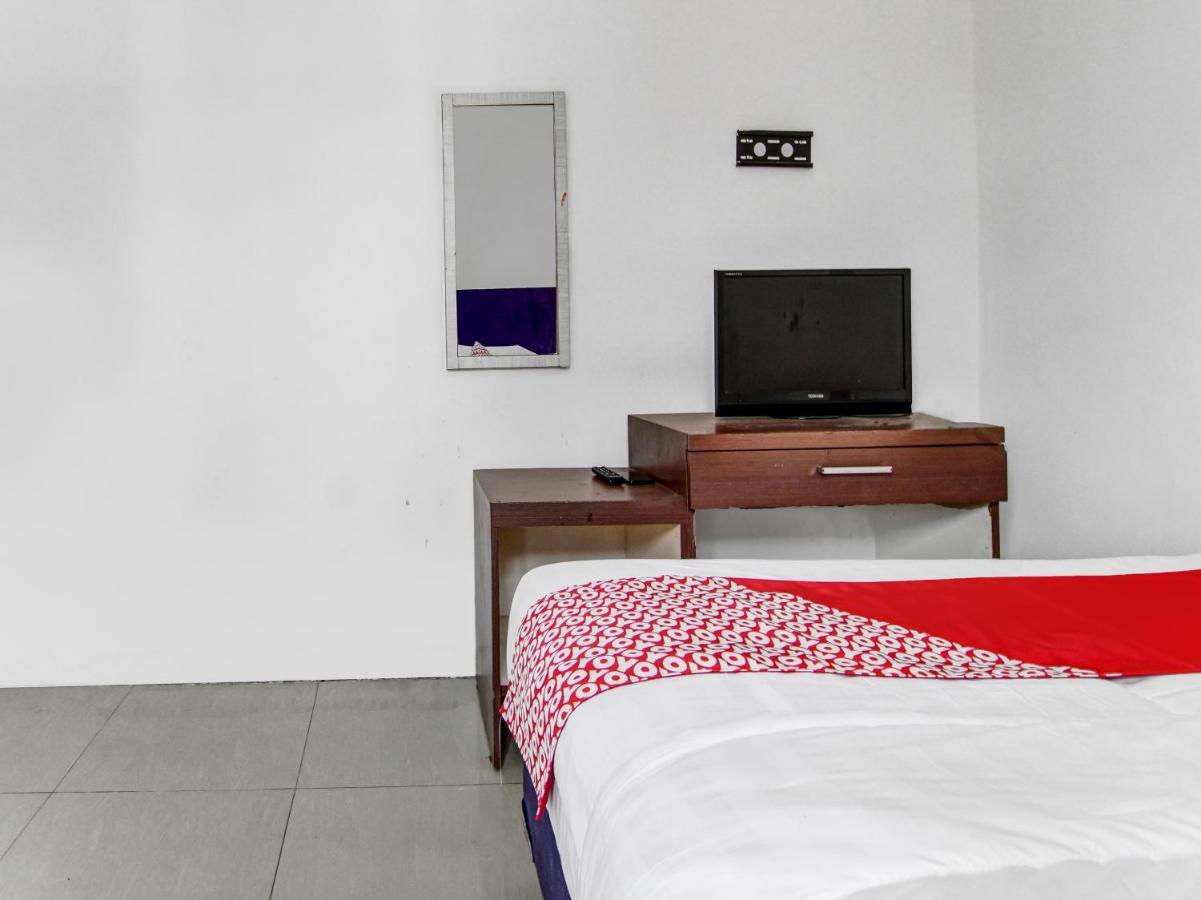 Oyo 90897 Hotel Sepupu Satria Pekanbaru Kültér fotó