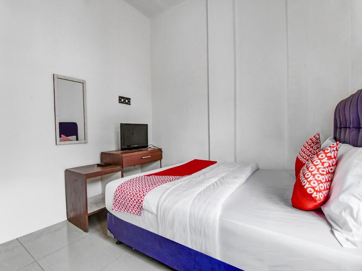 Oyo 90897 Hotel Sepupu Satria Pekanbaru Kültér fotó