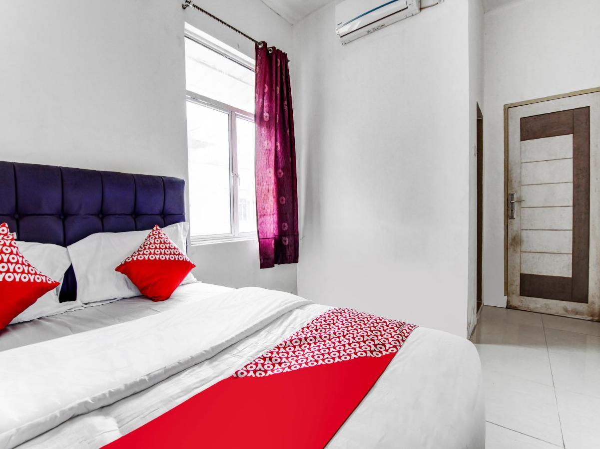 Oyo 90897 Hotel Sepupu Satria Pekanbaru Kültér fotó
