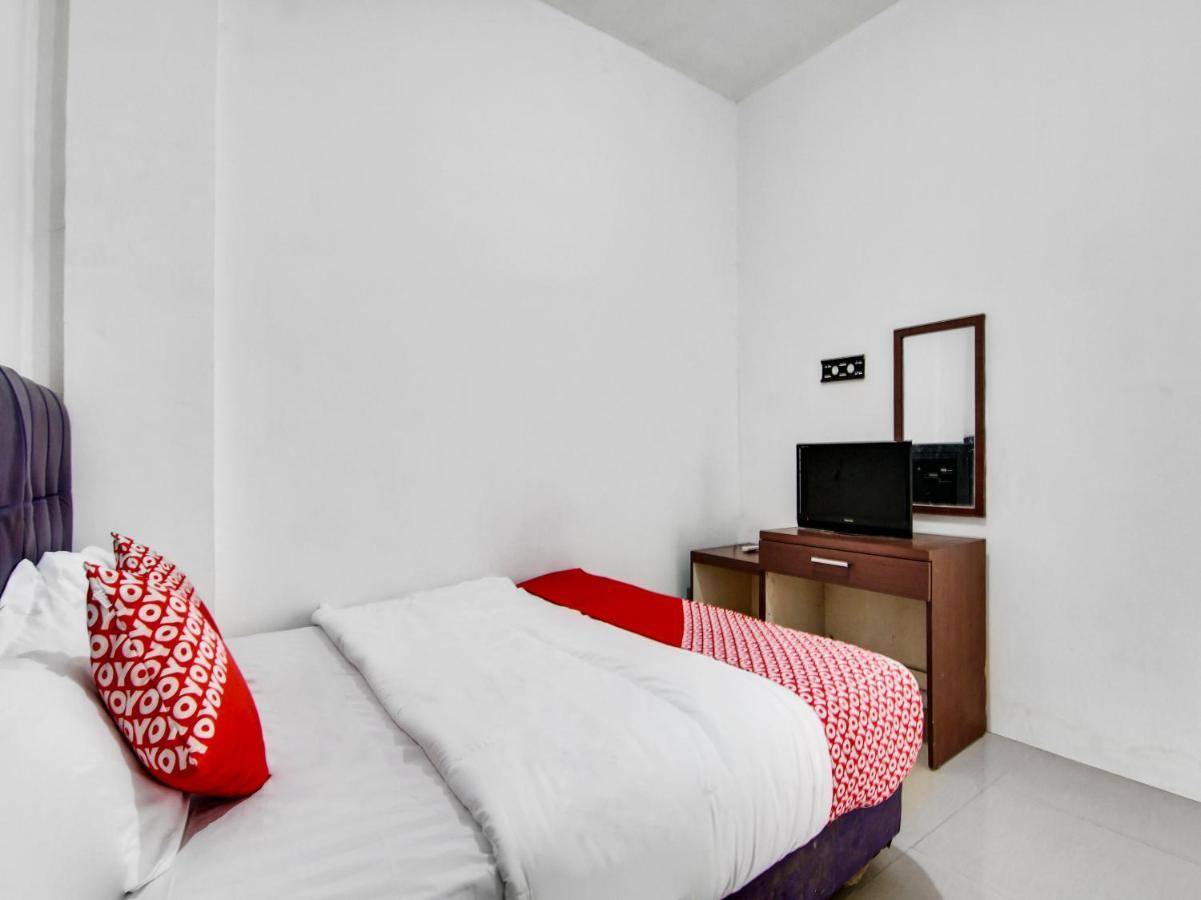 Oyo 90897 Hotel Sepupu Satria Pekanbaru Kültér fotó