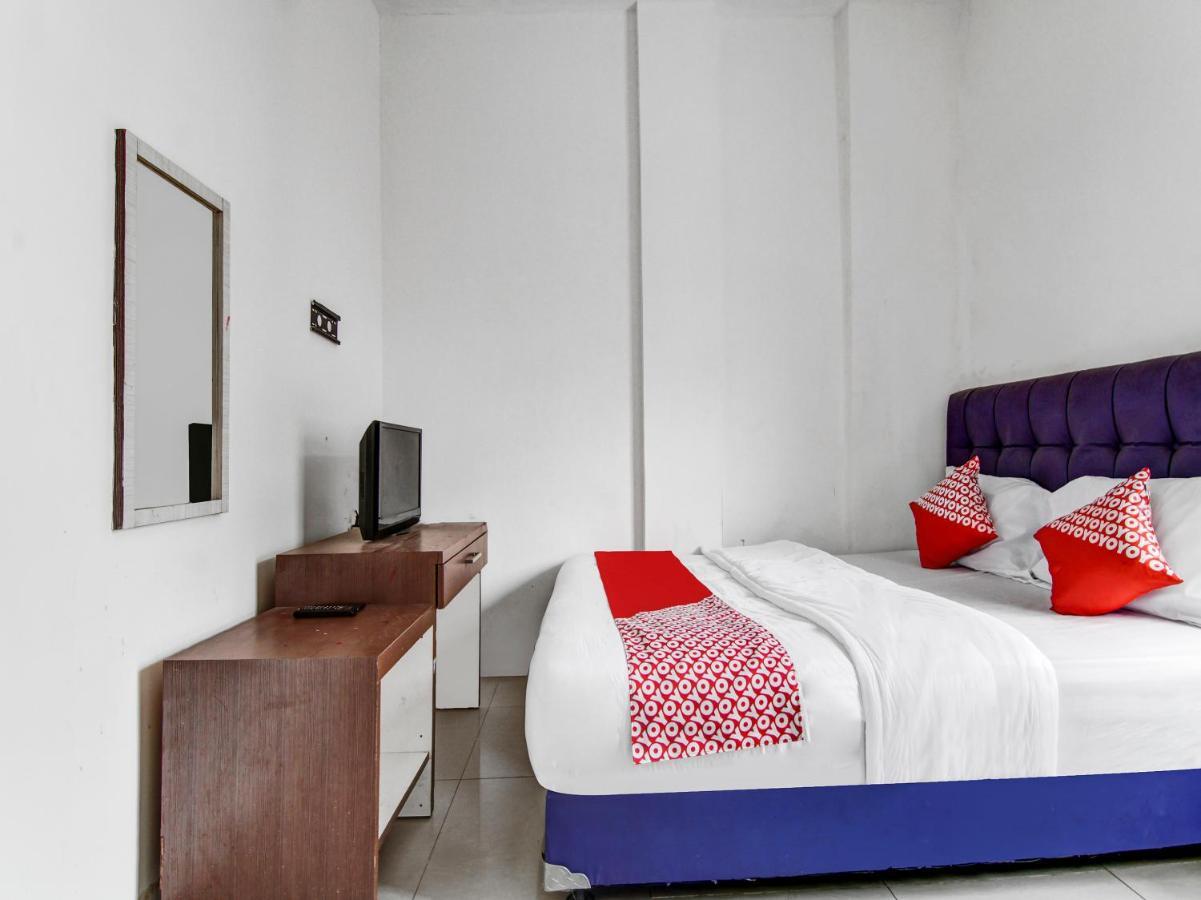 Oyo 90897 Hotel Sepupu Satria Pekanbaru Kültér fotó