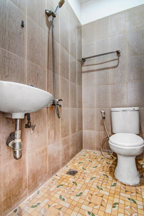 Oyo 90897 Hotel Sepupu Satria Pekanbaru Kültér fotó